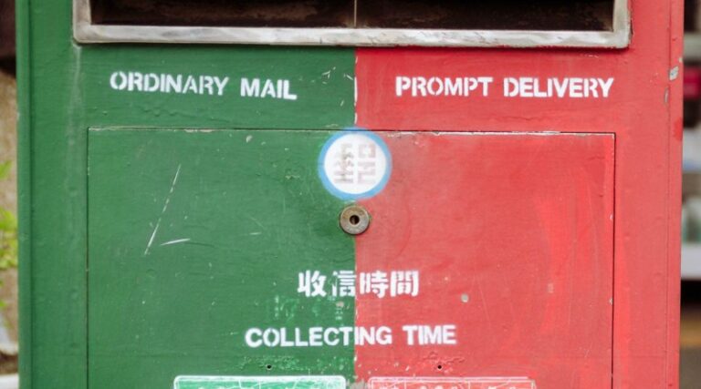 A Taiwan mailbox: Prompt delivery or ordinary mail